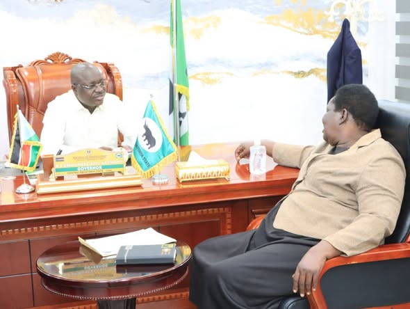 GOVERNOR ADIL RECEIVES EXHAUSTIVE BRIEFING FROM COMMISSIONER HUDA