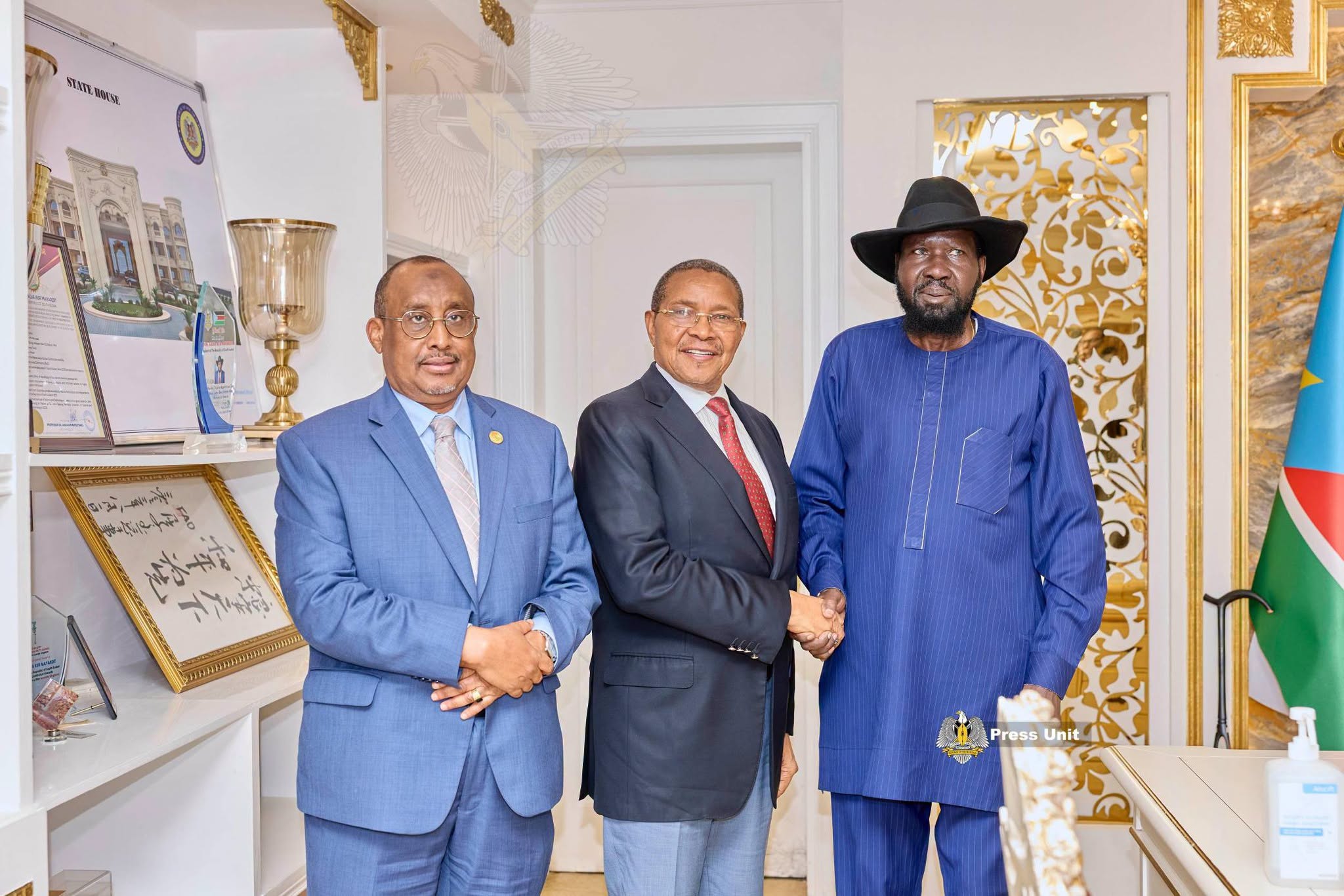 His Excellency Salva Kiir Mayardit, on Thursday held talks with the African Union High Representative for the Horn of Africa and the Red Sea, H.E. Jak