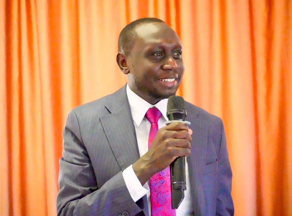 ICT Minister and Official Government Spokesman, Ateny Wek Ateny and his accompanying team meeting leaders of South Sudanese Communities in Nakuru
